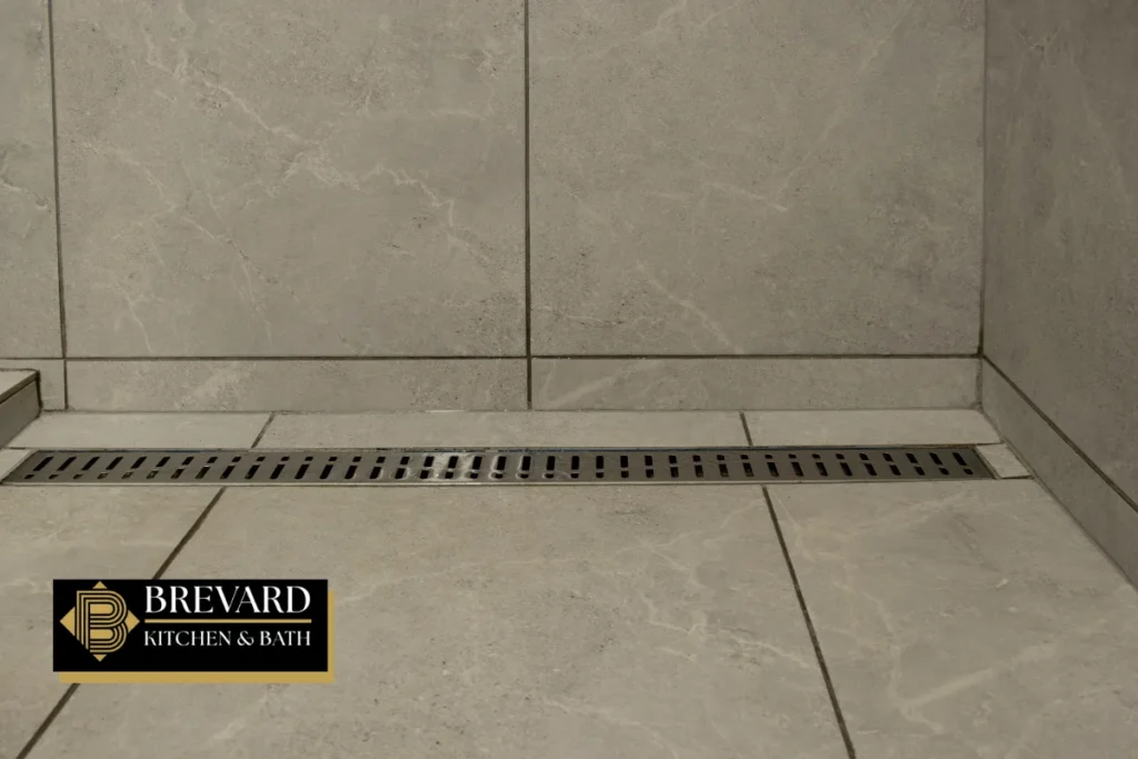 Linear drain in a curbless shower floor